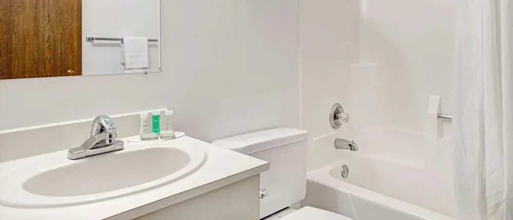 Super 8 by Wyndham Chaska