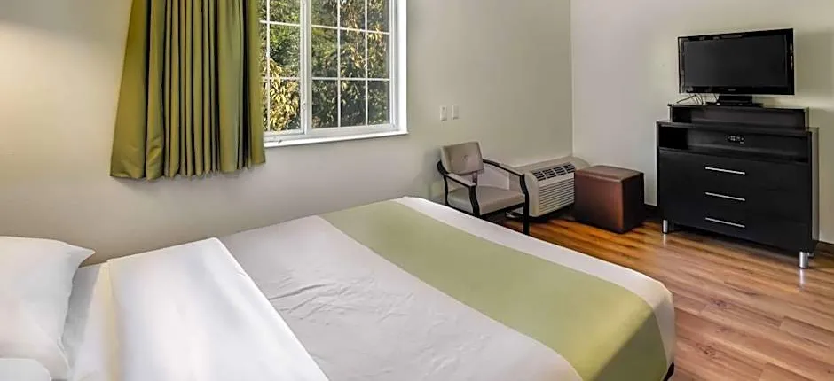 Studio 6-East Brunswick, NJ - NYC Area