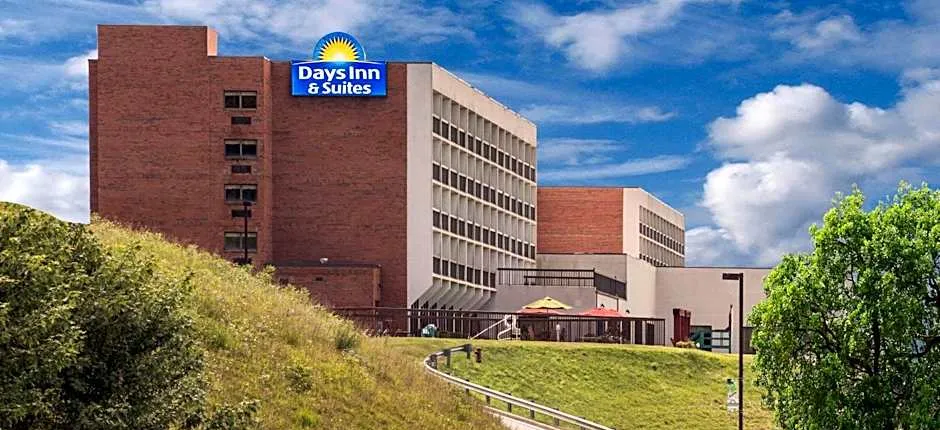 Days Inn & Suites by Wyndham Sutton Flatwoods