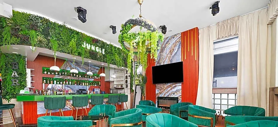 Chesterfield Hotel & Suites