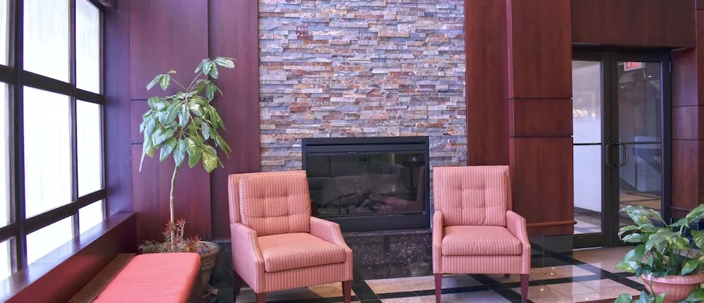 Hamilton Plaza Hotel & Conference Center