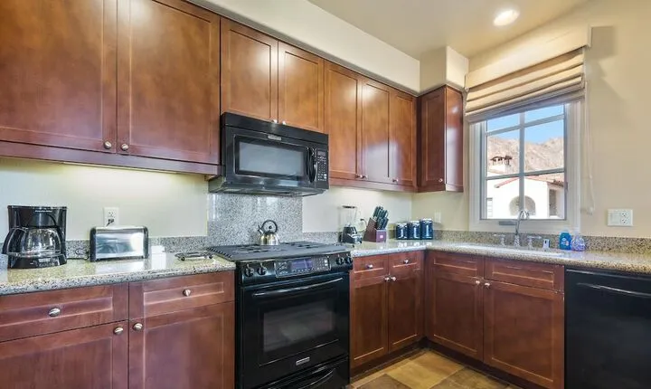 Classic 3 Bedrooms C48 by RedAwning