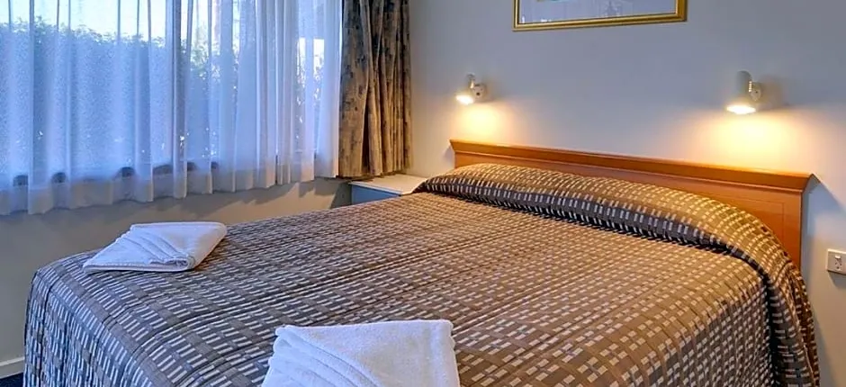 Cedar Lodge Motel