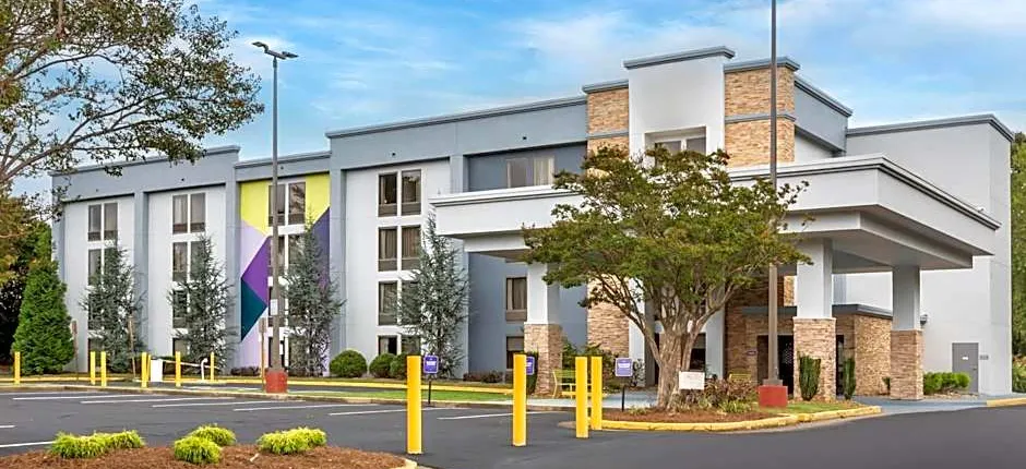 Spark by Hilton Atlanta Airport South College Park