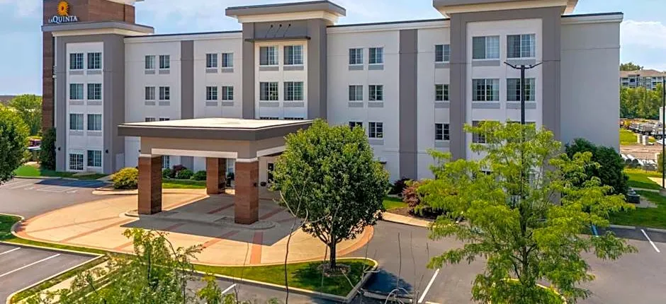 La Quinta Inn & Suites by Wyndham Columbus - Edinburgh