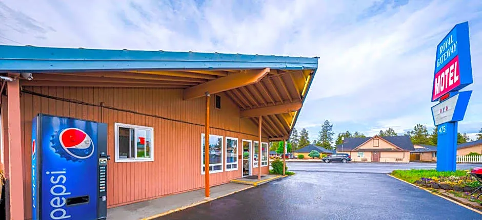 Royal Gateway Motel by OYO