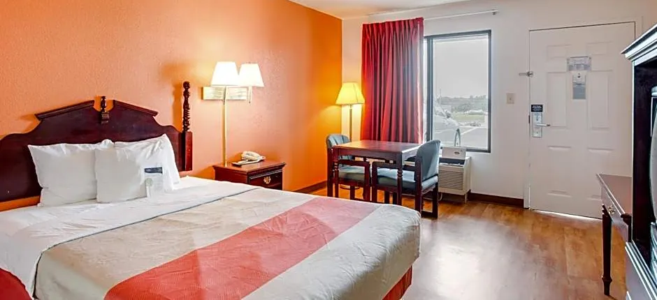 Motel 6-White House, TN