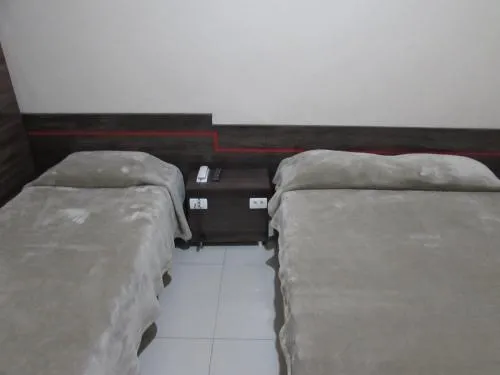 Hotel Ideal Flíper com Estacionamento Grátis para carro pequeno altura padrão "INTERNET FIBRA"