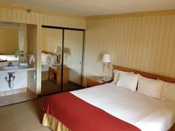 Central Inn & Suites