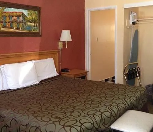 Bluebird Day Inn & Suites