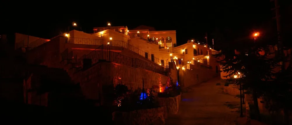 Sinasos Palace Cave Hotel