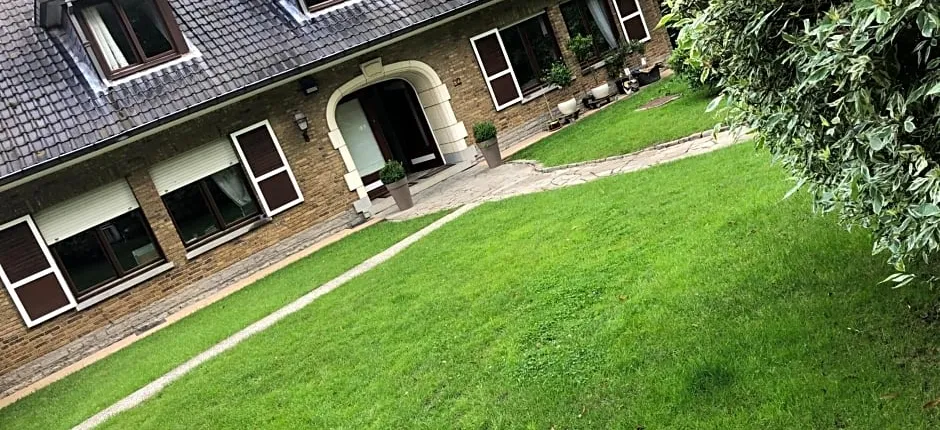 cosy-rooms-party-villa