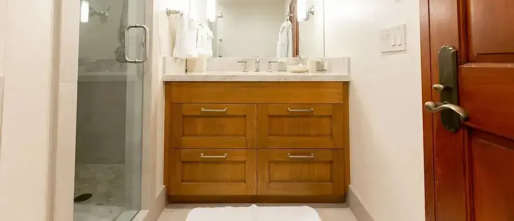 Deluxe King Room Hotel Room by RedAwning