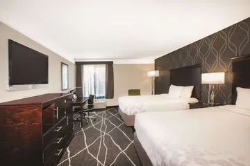 La Quinta Inn & Suites by Wyndham Fresno Riverpark