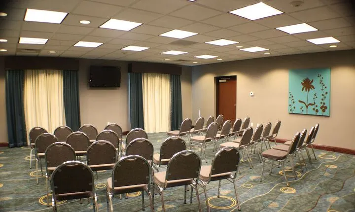 Best Western Plus Chain of Lakes Inn & Suites