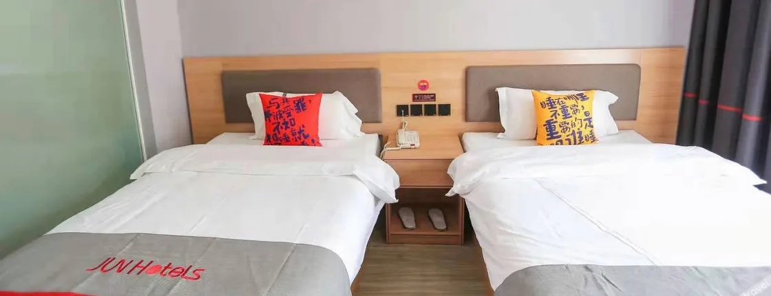 Junyi Hotel (Tianshui Railway Station)