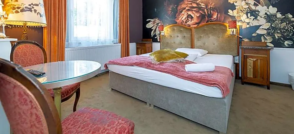 Corso, Zimmer & Cafe, Hotel Garni