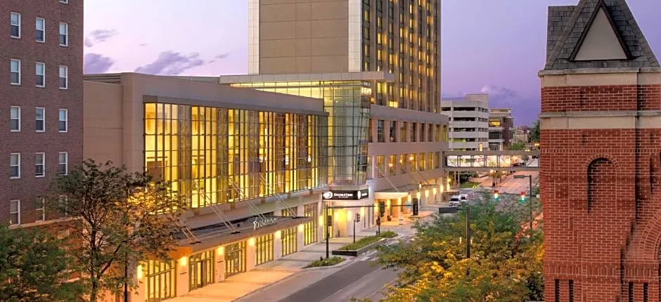 DoubleTree By Hilton Cedar Rapids Convention Complex