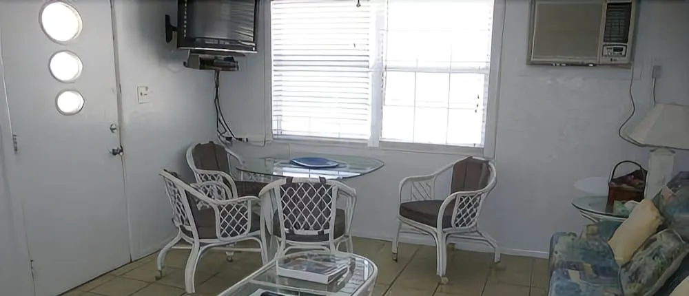 Castaways Beach and Bay Cottages