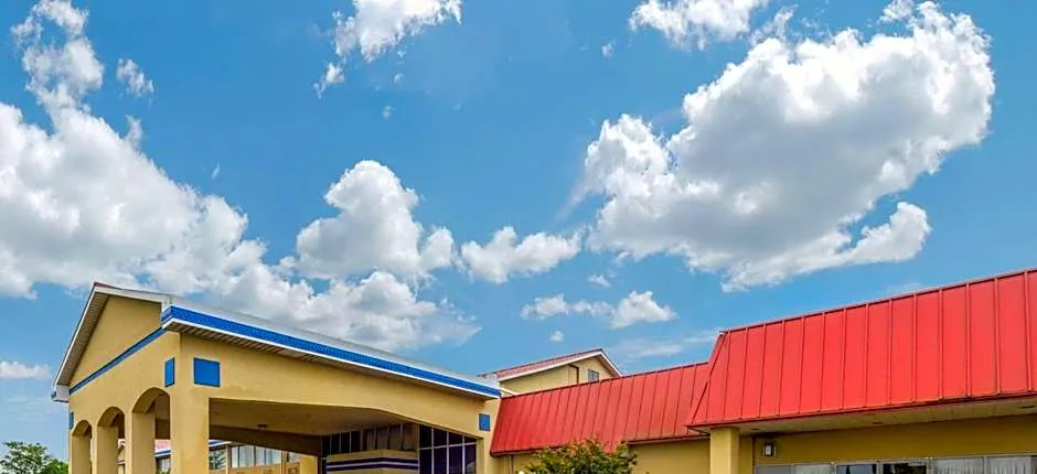 Econo Lodge Inn & Suites Triadelphia - Wheeling