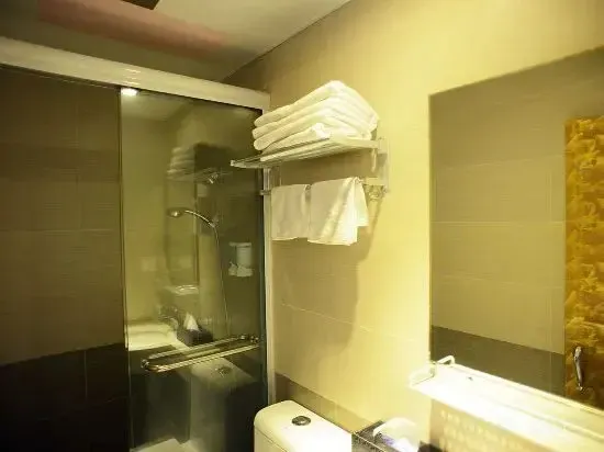 Dongjing Hotel (Shanghai Shanda College Branch)