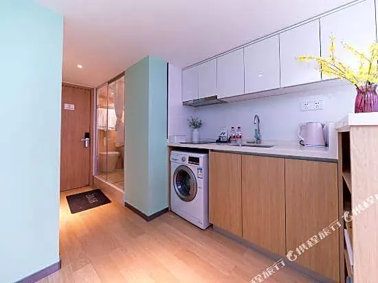 Calman Apartment (Guangzhou Fangcun Metro Station)