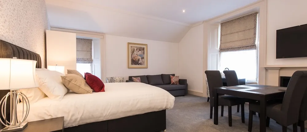 Royal Princes Suites