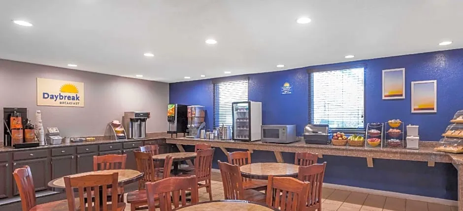 Days Inn by Wyndham College Park Airport Best Road