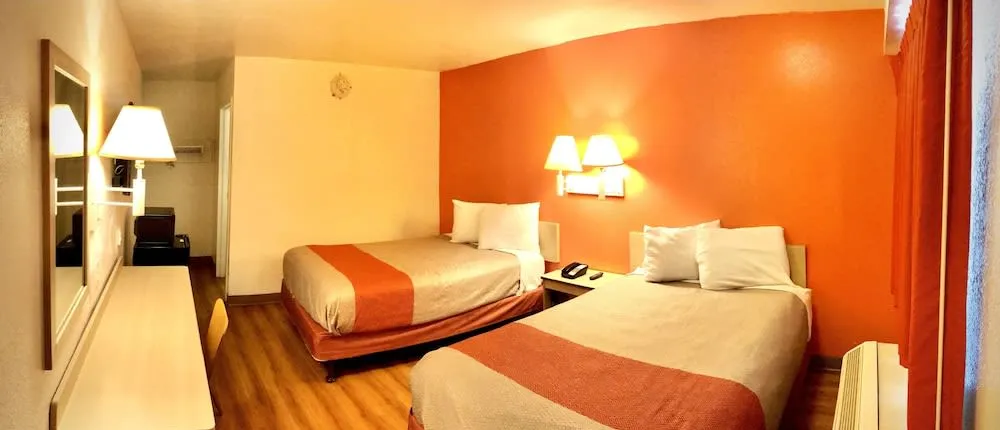 Travelodge by Wyndham Madison Heights MI