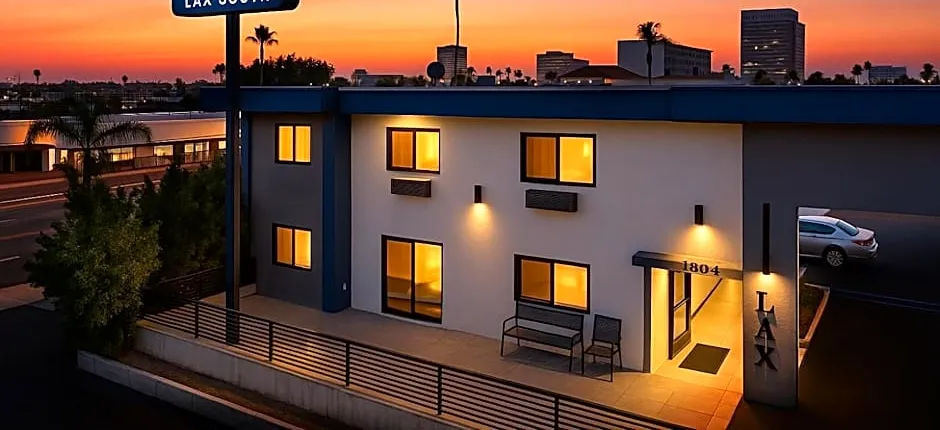 Travelodge by Wyndham LAX South