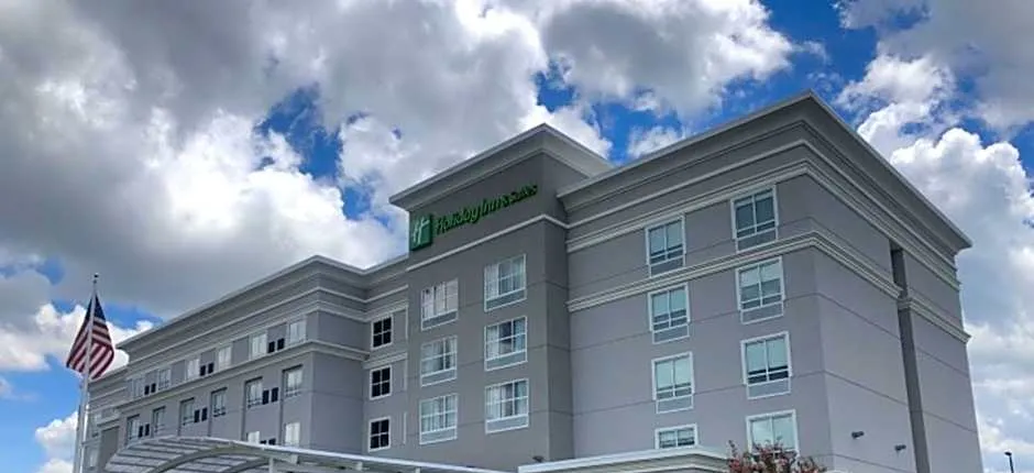 Holiday Inn Hotel And Suites Fayetteville W-Fort Bragg Area By IHG