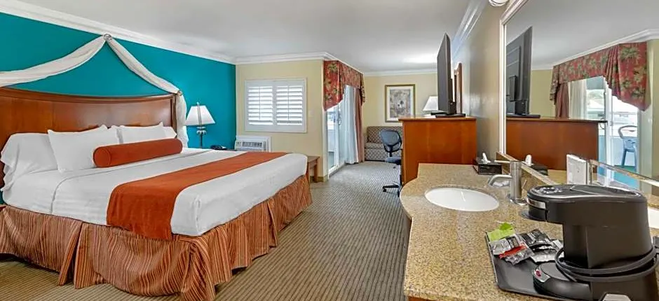 Best Western Harbour Inn & Suites Huntington - Sunset Beach