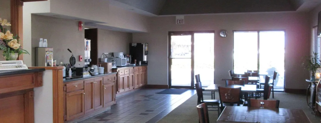ECONO LODGE INN AND SUITES BRENTWOOD