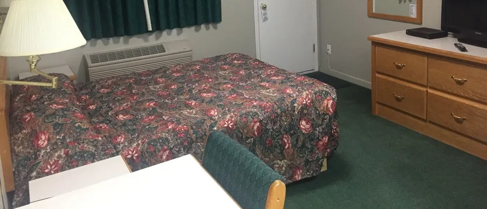 4 Pines Motel