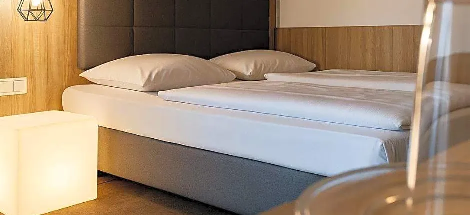 Plaza Hotel & Living Frankfurt