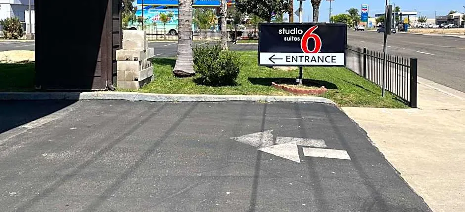 Studio 6 Suites Delano, CA