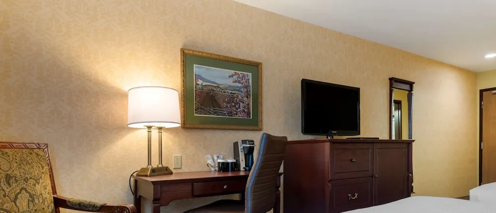 BEST WESTERN PLUS GRAND SAULT HOTEL AND SUITES