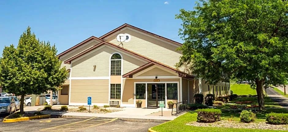 Super 8 by Wyndham Red Wing