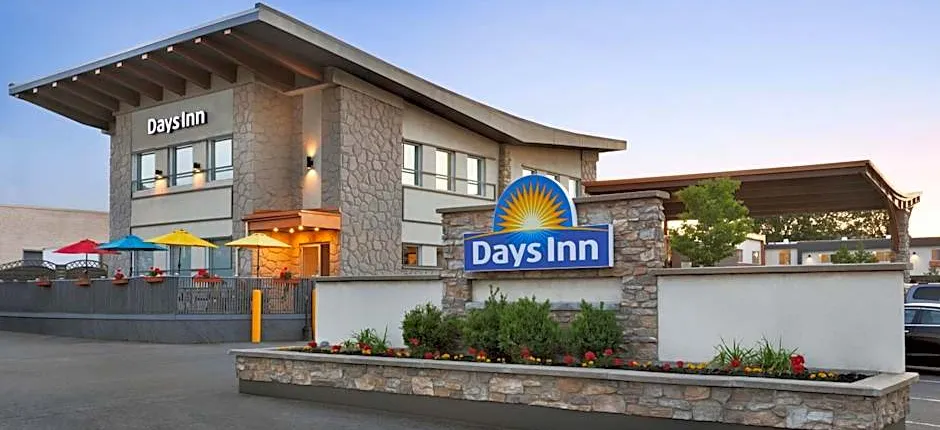 Days Inn by Wyndham Montreal East
