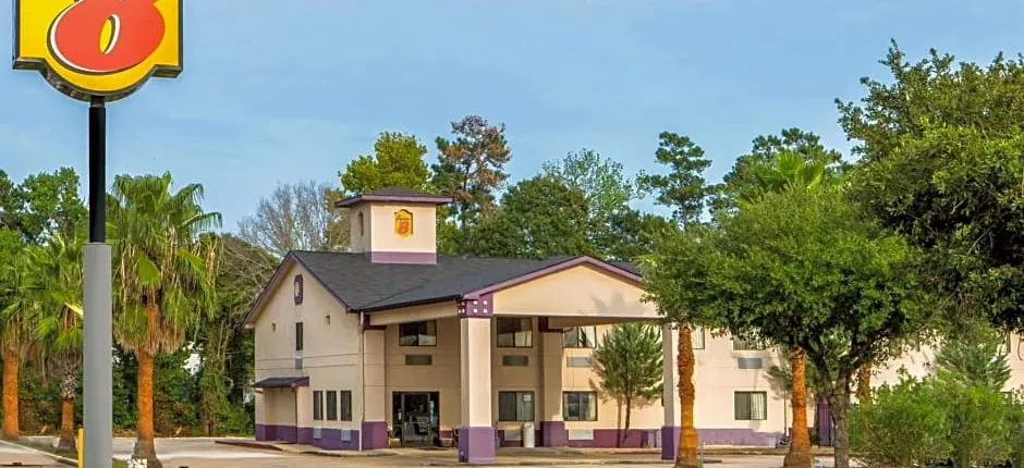 Super 8 by Wyndham Cleveland TX