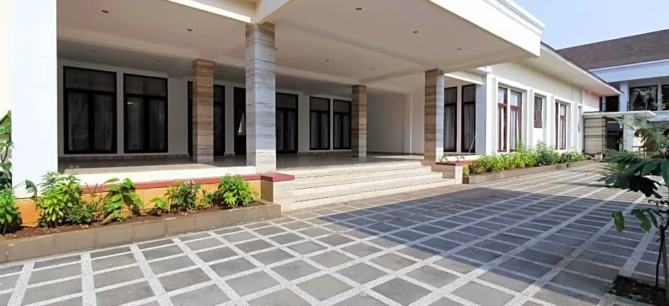 RedDoorz Plus near Ragunan Zoo
