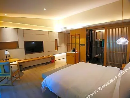Zhaojun Champaign road Hotel