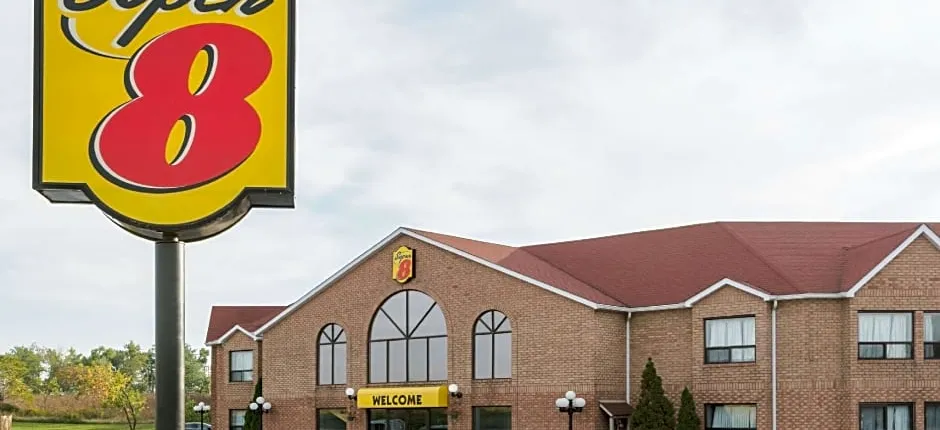 Super 8 by Wyndham Mt Hope Hamilton Intl Arpt ON