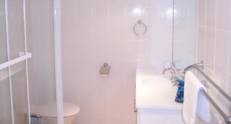BURLEIGH POINT HOLIDAY APARTMENTS