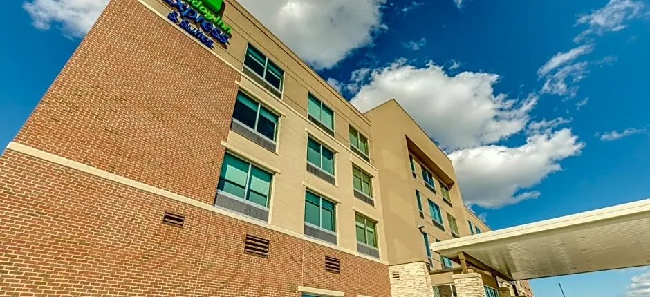 Holiday Inn Express & Suites Okemos - University Area By IHG