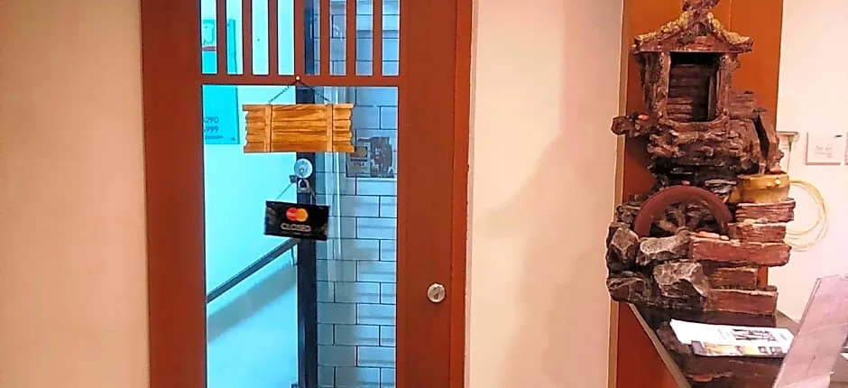 Easybox Budget Hotel