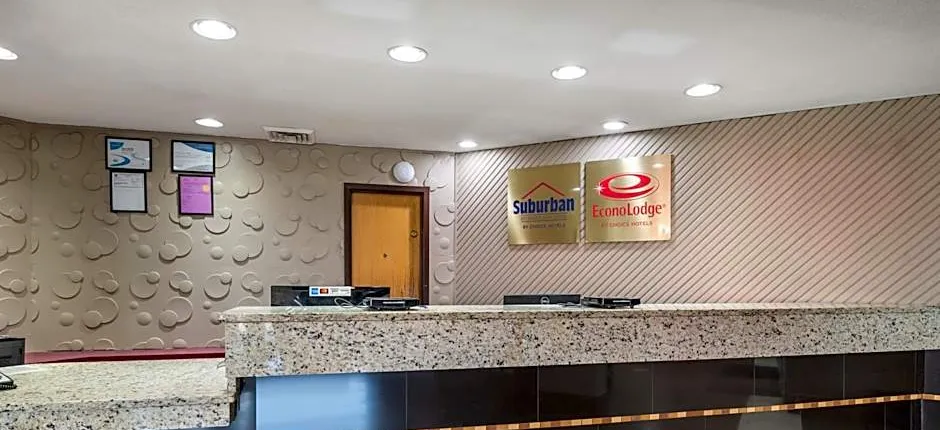 Econo Lodge Inn & Suites