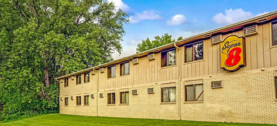 Super 8 by Wyndham Chaska