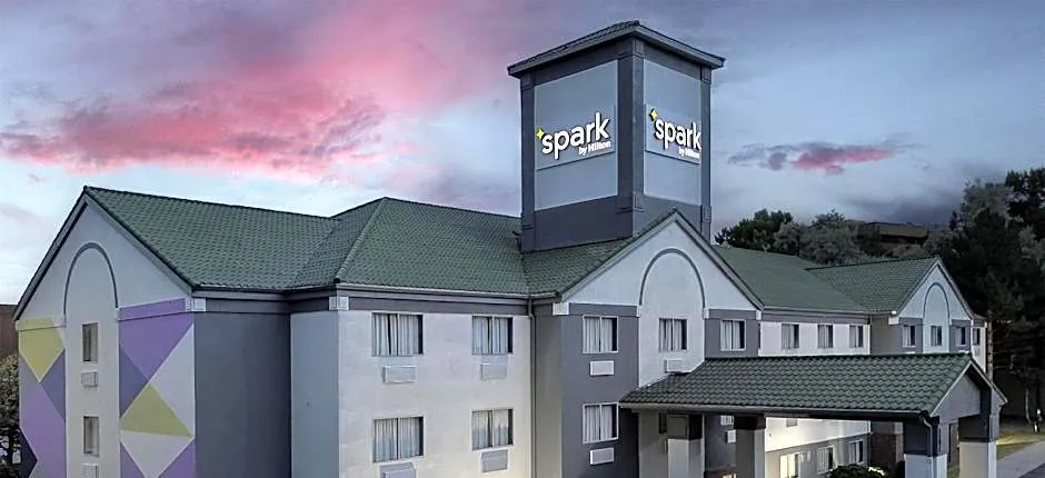 Spark by Hilton Lakewood Denver Southwest