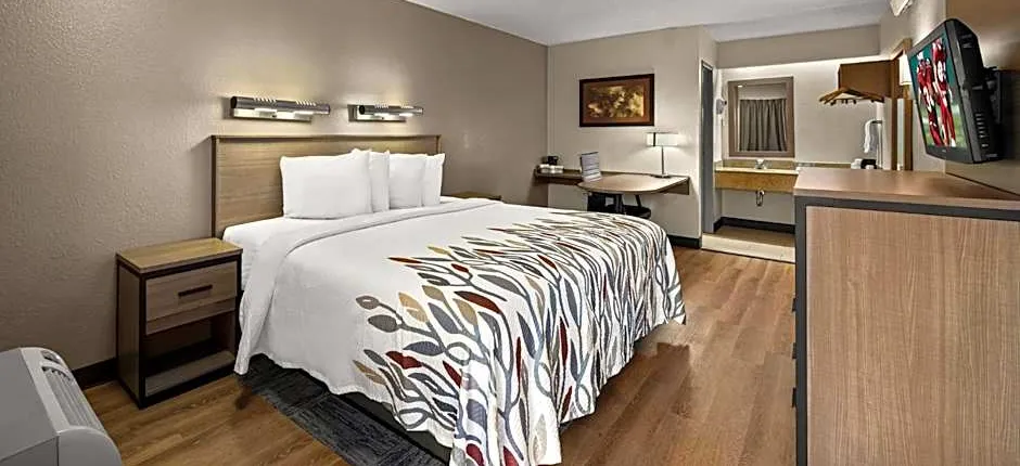 Red Roof Inn Detroit - Royal Oak/ Madison Heights